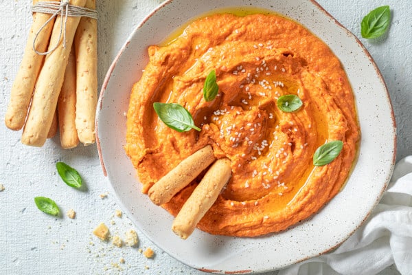 Helpt het eten van hoemoes met afvallen? Je leest alles over hummus in dit artikel.